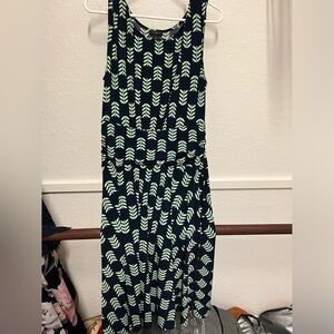 Perfect spring/summer dress, lightweight, VERY flattering!